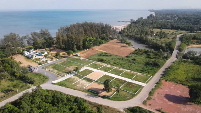 ที่ดินหาดบ้านหนองบัว ชุมพรทำเลดีเดินทางสะดวก 2 แปลงสุดท้ายราคาพิเศษเริ่มต้น 990,000 บ.