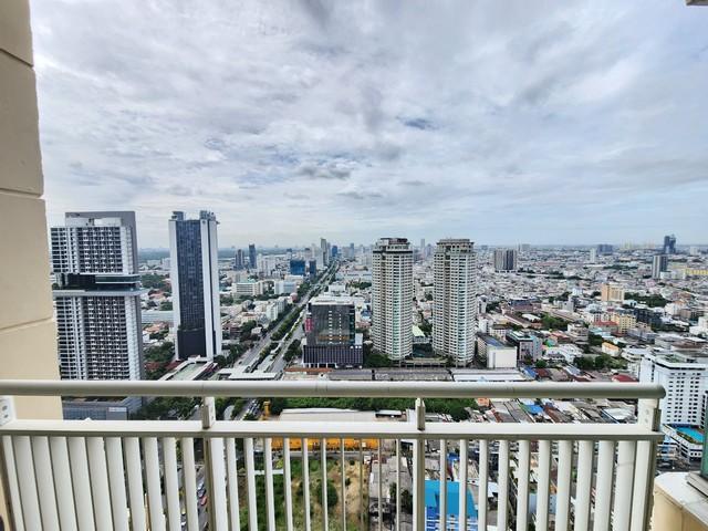 Condo for Rent at The Empire Place Sathorn near BTS Chong Nonsi