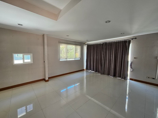 [ให้เช่า] FOR RENT THE GALLERY PINKLAO – SAI 4 / 3 bedrooms 2 bathrooms / 50 Sqw. 180 Sqm. **16,000** CLOSE TO PHUTTHAMONTHON