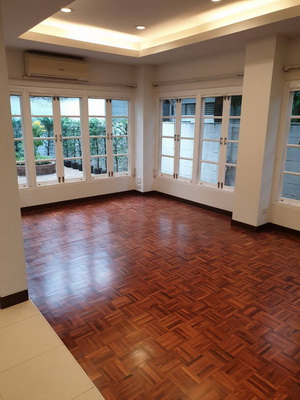 [ให้เช่า] FOR RENT BAAN YOSSUNTHORN SUKHUMVIT 20 / 3 bedrooms 3 bathrooms / 130 Sqw. 200 Sqm. **95,000** CLOSE TO BTS ASOKE