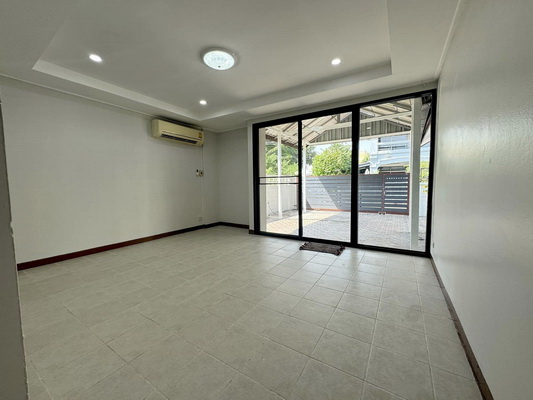 [ให้เช่า] FOR RENT DETACHED HOUSE LADPRAO 64 / 5 bedrooms 4 bathrooms / 107 Sqw. 250 Sqm. **45,000** CLOE TO SKYTRAIN BTS CHOKCHAI 4