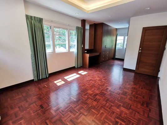 [ให้เช่า] FOR RENT BAAN YOSSUNTHORN SUKHUMVIT 20 / 3 bedrooms 3 bathrooms / 130 Sqw. 200 Sqm. **95,000** CLOSE TO BTS ASOKE