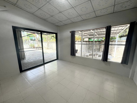 [ให้เช่า] FOR RENT DETACHED HOUSE LADPRAO 64 / 5 bedrooms 4 bathrooms / 107 Sqw. 250 Sqm. **45,000** CLOE TO SKYTRAIN BTS CHOKCHAI 4