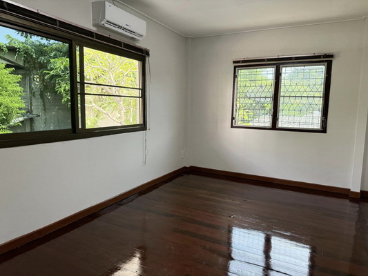 [ให้เช่า] FOR RENT DETACHED HOUSE LADPRAO 64 / 5 bedrooms 4 bathrooms / 107 Sqw. 250 Sqm. **45,000** CLOE TO SKYTRAIN BTS CHOKCHAI 4