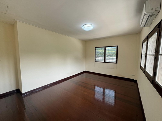 [ให้เช่า] FOR RENT DETACHED HOUSE LADPRAO 64 / 5 bedrooms 4 bathrooms / 107 Sqw. 250 Sqm. **45,000** CLOE TO SKYTRAIN BTS CHOKCHAI 4