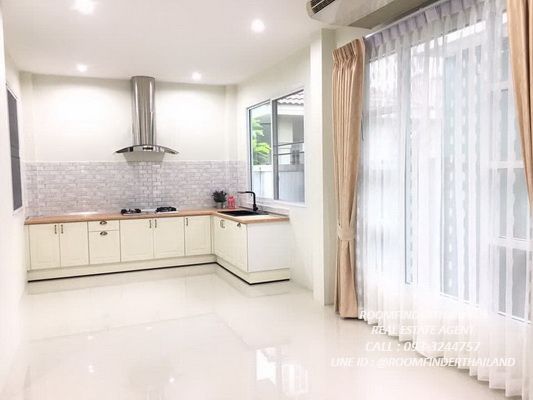 [ให้เช่า] FOR RENT CHOKCHAI PANCHASAP RAMKHAMHAENG 184 / 4 bedrooms 3 bathrooms / 50 Sqw. 180 Sqm. **37,500** NEXT TO RUAMRUDEE INTERNATIONAL SCHOOL