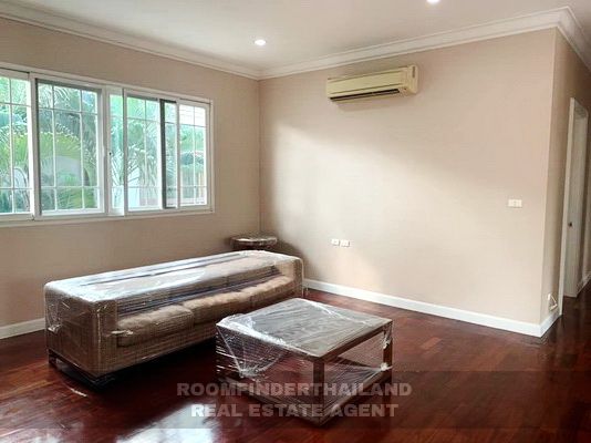 [ให้เช่า] FOR RENT THE EMPEROR NARASIRI COLLECTION / 4 bedrooms 4 bathrooms / 146 Sqw. 650 Sqm. **88,000** CLOSE TO THE MALL BANGKAE