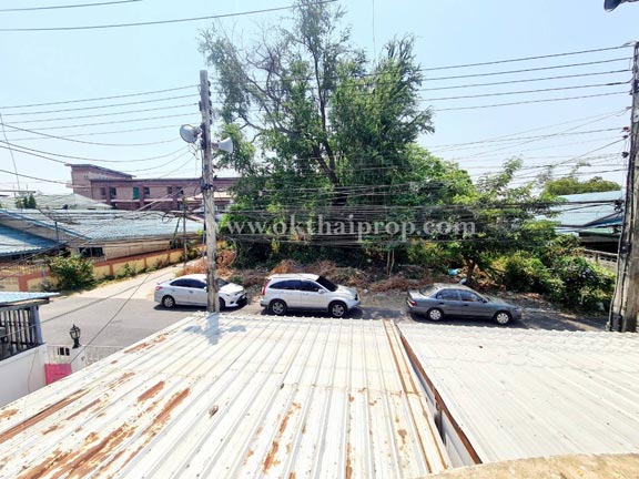 ทาวน์เฮ้าส์ หมู่บ้านนวลจันทร์ ใกล้สี่แยกเอราวัณ อ.เมือง จ.ลพบุรี