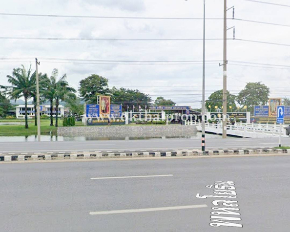 ทาวน์เฮ้าส์ หมู่บ้านนวลจันทร์ ใกล้สี่แยกเอราวัณ อ.เมือง จ.ลพบุรี