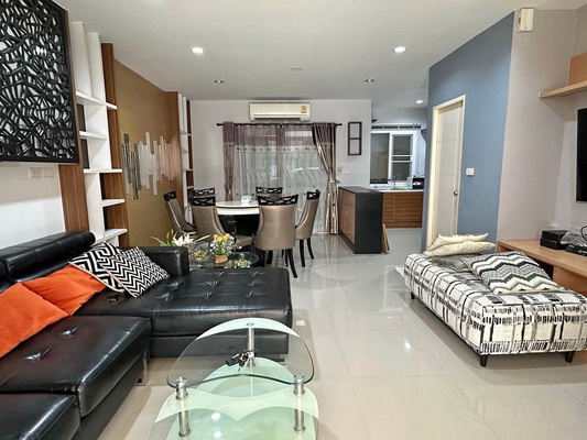 [ให้เช่า] FOR RENT THE EXCLUSIVE PHATTANAKARN 44 / 3 bedrooms 4 bathrooms / 25 Sqw. 200 Sqm. **40,000** CLOSE TO AIRPORTLINK HUAMARK