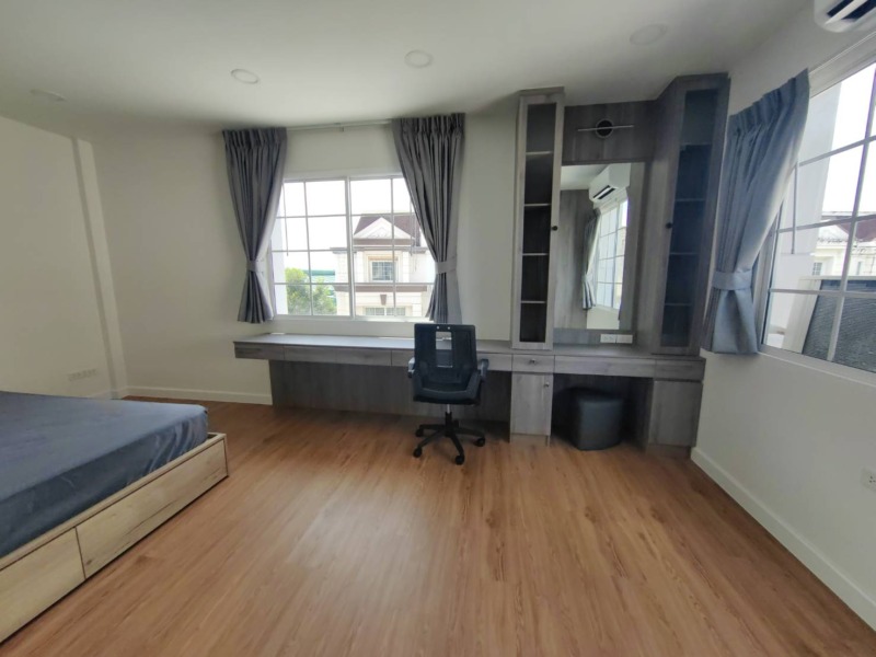 For Rent Home Office Plus Park Avenue Lasalle-Srinakarin , near BTS Bearing and MRT Sri-Lasalle