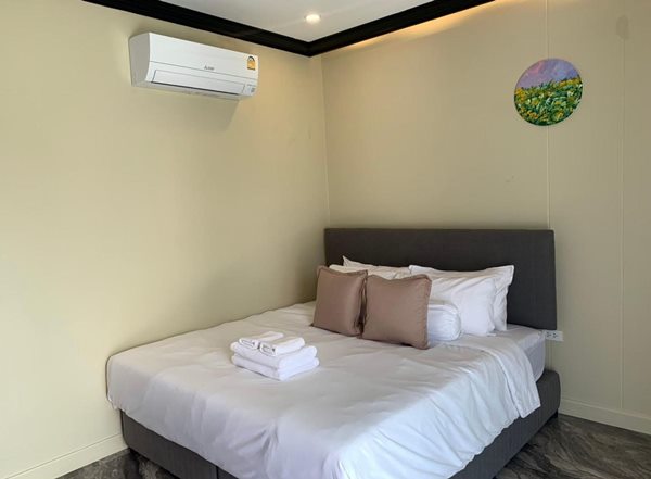 ขายพูลวิลล่าหัวหิน The Modern Pool Villa Huahin 2 ชั้น ตกแต่งอย่างดี พื้นที่ 80.8 ตรว. เฟอร์นิเจอร์อย่างดีครบ Tel. 063-289-7879