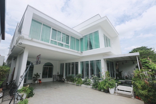 [ให้เช่า] FOR RENT SARIN PARK PRACHANUKUL / 4 bedrooms 4 bathrooms / 132 Sqw. 500 Sqm. **250,000** CLOSE TO MRT WONGSAWANG