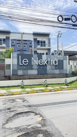 ขายทาวน์โฮม 3 ชั้นหลังริม Le Nextra ศรีนครินทร์ ทำเลใกล้รถไฟฟ้าสีเหลือง