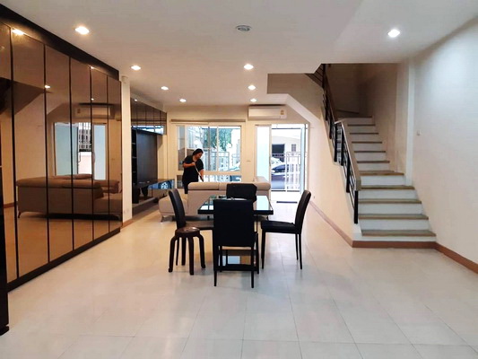 [ให้เช่า] FOR RENT GRAND DE VILLE SRINAKARIN 42 / 5 bedrooms 4 bathrooms / 30 Sqw. 245 Sqm. **38,000** JUST 5 MIN FROM BTS SUANLUANG RAMA IX