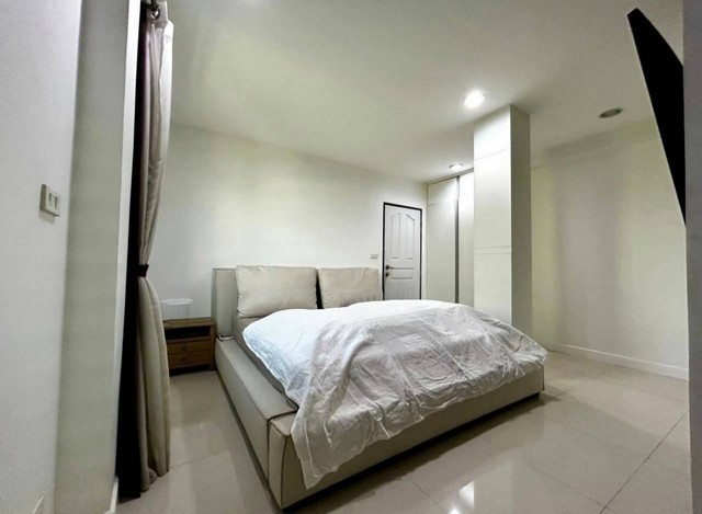 ให้เช่าบ้านพร้อมโกดัง พื้นที่ใช้สอย 550 ตารางเมตร 8 ที่จอดรถ ลาดพร้าว 71