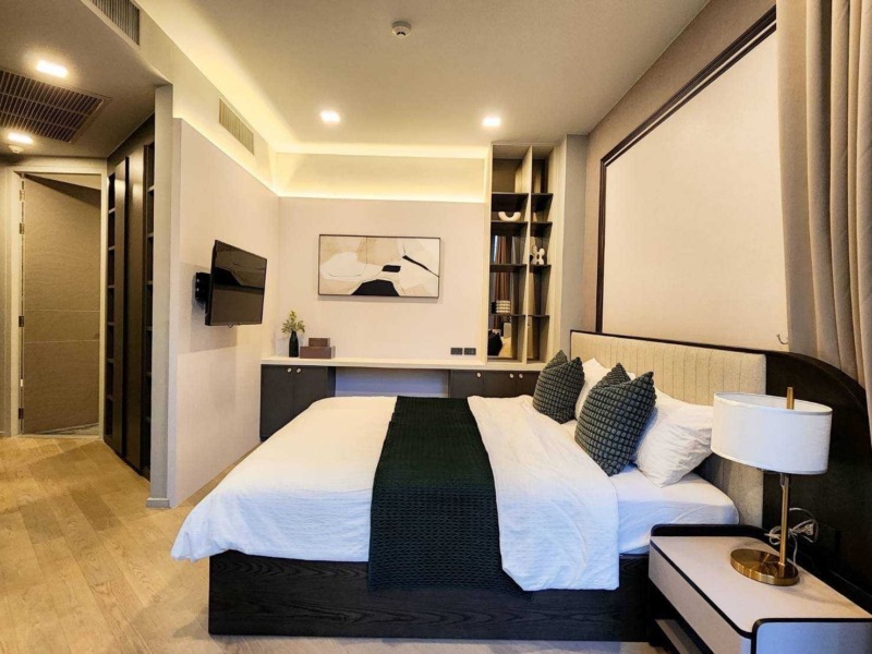 Bangkok condo for rent at Ashton Residence Sukhumvit 41 Super luxurious and Pet Friendly 2bedroom condo with superb privacy and serenity is conveniently located only 600 m from BTS Phrompong, Benjasiri Park, Emdistrict shopping mall