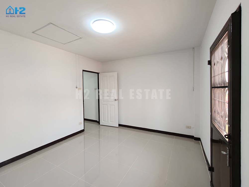 ขายทาวน์เฮ้าส์ หมู่บ้านวิโรจน์วิลล์ บางบัวทอง ถนนบ้านกล้วย-ไทรน้อย รีโนเวทใหม่ ใกล้รถไฟฟ้าสายสีม่วงสถานีคลองบางไผ่