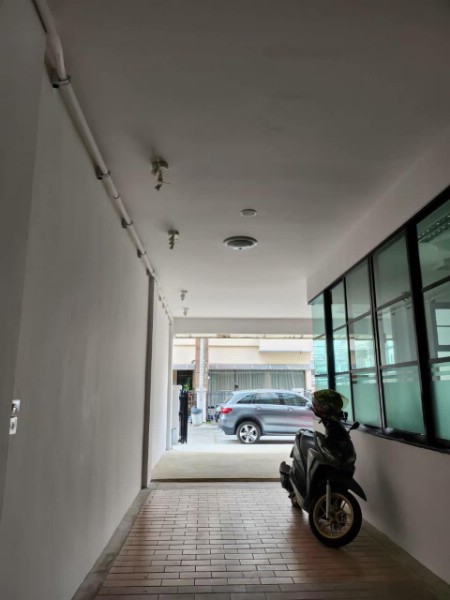 ให้เช่าโอมออฟฟิศร่วมสมัย 4 ชั้น โครงการบ้านกลางเมือง เออร์บาเนียน ลาดพร้าว-วังหิน