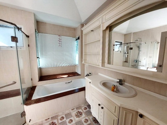 [ให้เช่า] FOR RENT LADAWAN RAMINTRA KM.2 / 3 bedrooms 3 bathrooms / 90 Sqw. 220 Sqm. **65,000** CLOSE TO SKYTRAIN LAT PLA KHAO STATION