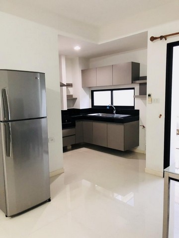 เช่า ทาวน์โฮม บ้านรีโนเวทใหม่ โครงการเดอะเทอเรส รามอินทรา65 เดินทางสะดวก