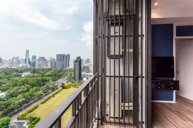 Condo Muniq Langsuan, near Lumpini Park and BTS Chid Lom & Phloen Chit