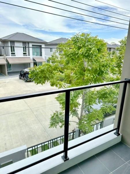ม่านทั้งหลัง 35 ตร.วา .เฟอร์ครบชุด รร.นานาชาติคอนคอร์เดียน 800 ม. ทาวน์เฮ้าส์ 2 ชั้น 3นอน 3น้ำ 280 ตร.ม.เมกา บางนา 1.4 ก