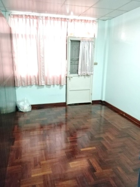 รร. นานาชาติคิงส์คอลเลจ 2.6 กม.เซ็นทรัล พระราม3 1.5 กม.ทาวน์เฮ้าส์ 3 ชั้น 4 นอน 2 น้ำ 18 ตร.วา.220 ตร.ม. สาธุประดิษฐ์ BR