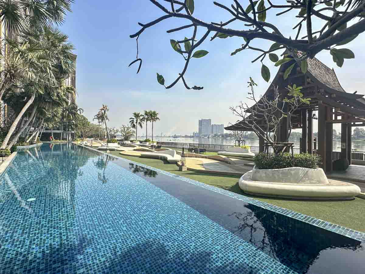 คอนโด เมโทร ลักซ์ ริเวอร์ฟร้อนท์ รัตนาธิเบศร์ ( Metro Luxe Riverfront )