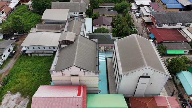 ขายอพาทเม้น หน้า โรงเรียนอุดรพิท ขนาด 362 ตรว. 4 ชั้น 40 ห้อง คนเต็มตลอด รายได้หลักแสน