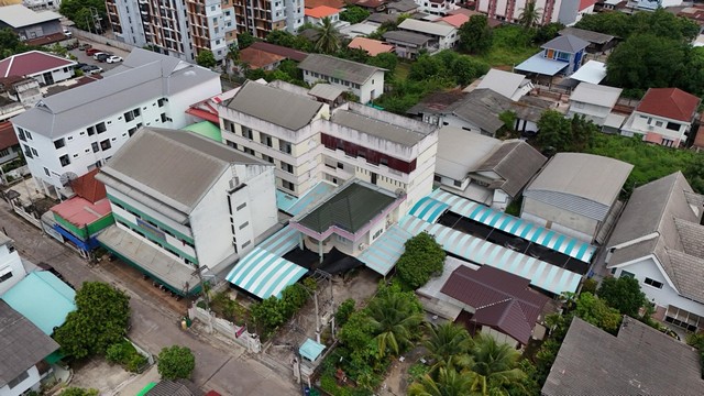 ขายอพาทเม้น หน้า โรงเรียนอุดรพิท ขนาด 362 ตรว. 4 ชั้น 40 ห้อง คนเต็มตลอด รายได้หลักแสน