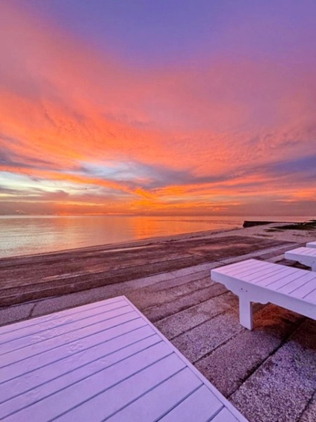 บางพระ ศรีราชา ติดทะเลบางแสน 4นอน ให้เช่าคฤหาสน์แนวตั้ง 4 ชั้น ชายหาดส่วนตัว 30 ตร.วา.480 ตร.ม. 6น้ำ ตลาดหนองมน 5.2 กม.