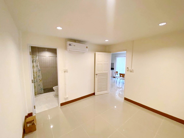 4นอน คฤหาสน์ใหม่ 5แอร์ MRTบางเขน 2.1 กม. บ้าน 2ชั้น หัวมุม รีโนเวทใหม่ 45ตร.วา. 240ตร.ม. เดอะมอลล์ งามวงศ์วาน 200ม. ม.ธุ
