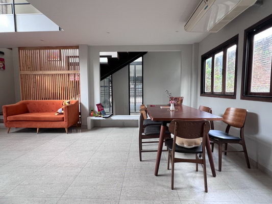 [ให้เช่า] FOR RENT DETACHED HOUSE CHOKCHAI 4 / 3 bedrooms 3 bathrooms / 70 Sqw. 300 Sqm. **70,000** CLOSE TO PAOLO HOSPITAL CHOKCHAI 4