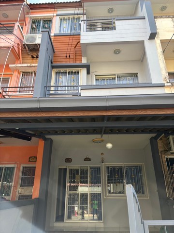 ให้เช่าทาวโฮม3ชั้น หมู่บ้านเอกนคร ใกล้ห้าแยกวัชรพล 0618959195