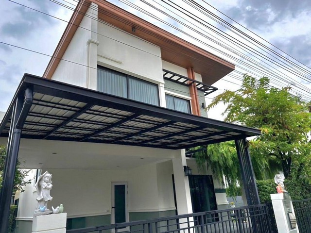ให้เช่า บ้านเดี่ยว2ชั้น สไตล์โมเดิร์น 56ตรว. อยู่ถ.เฉลิมพระเกียรติ ร.9 ใกล้ซีคอนสแควร์