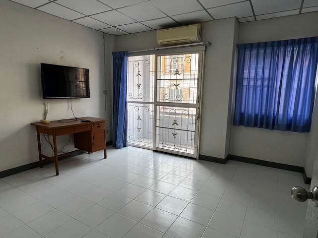 For Rent ทาวโฮม3ชั้น หมู่บ้านเอกนคร ใกล้ห้าแยกวัชรพล