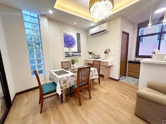 หลังมุม 300ตร.ม. BTSทองหล่อ 350ม. รร.นานาชาติเวลส์ 350ม. ทาวน์โฮมหรู 4 ชั้น 24ตร.วา.หรูหรา เอ็มควอเทียร์ 600 ม. ดองกี่ จ