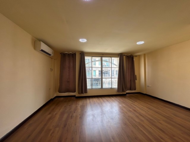 ให้เช่าทาวน์โฮม4ชั้น โครงการบ้านกลางเมืองรัชดา-ลาดพร้าว แอร์เฟอร์นิเจอร์บางส่วน มี4นอน4น้ำ ราคาเช่าเดือนละ45,000บาท [จดท
