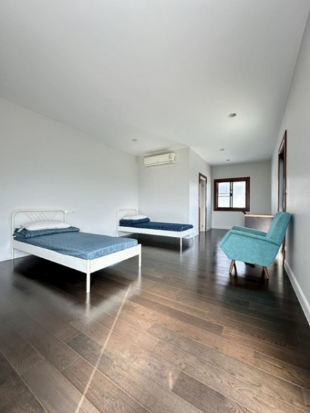 หลังใหญ่สุด หลังมุม คฤหาสน์หรู 2 ชั้น รพ.ปากเกร็ด2 350 ม.ติดถนน345 6นอน รร.นานาชาติดีบีเอส 5 กม. 110 ตร.ว.361 ตร.ม. 6น้ำ