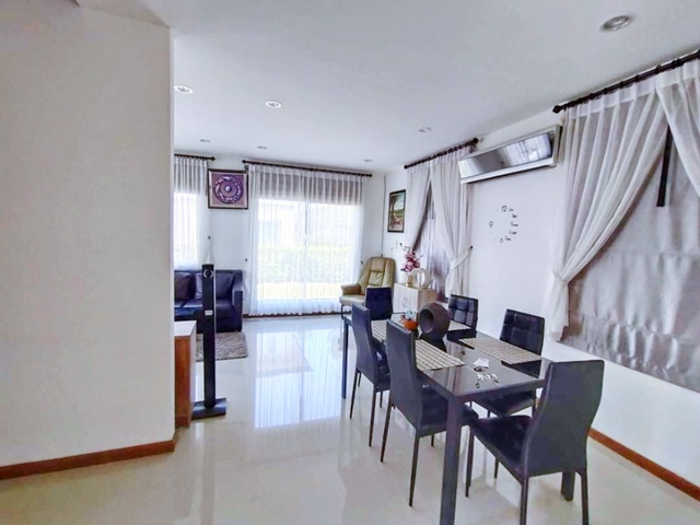 บ้านเดี่ยว 2 ชั้น 52 ตร.วา ตลาดเมืองมาบตาพุด 4.1 กม. .บ้าน พร้อมเฟอร์ เครื่องใช้ไฟฟ้าครบ 3นอน บ้านสวย น่าอยู่ สภาพดี
