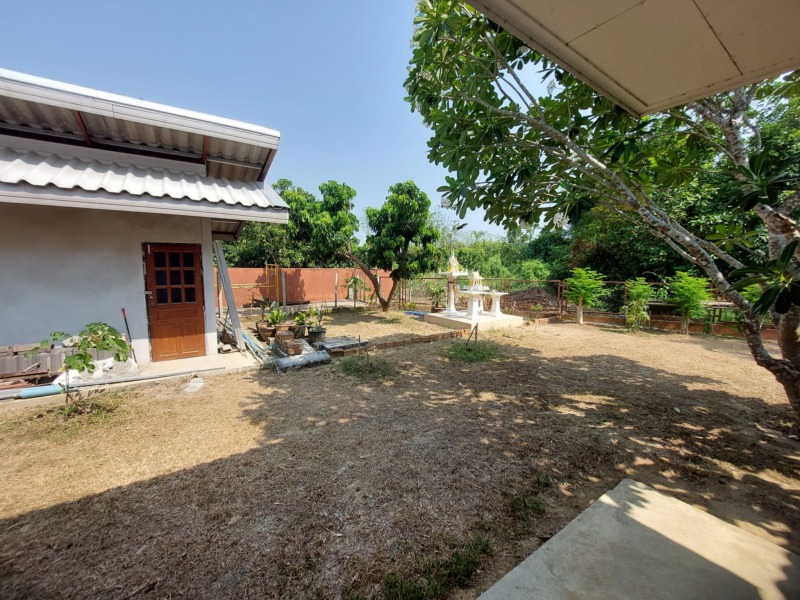 บ้านสารภีที่ดิน 250 ตรว 3.3ล้าน  ผ่อนตรงเจ้าของ เงินดาวน์ 25% ผ่อนชำระ 10 ปี ดอกเบี้ย 7% – – บ้าน3นอน, 2น้ำ,1หองครัว -ติดลำน้ำปิงเล็ก -ใกล้เมือง 15 km -มีห้องเก็บของ -โรงจอดรถได้ 3-4 คัน สนใจติดต่อ  คุณ บุ๋ม โทร 090-3179683