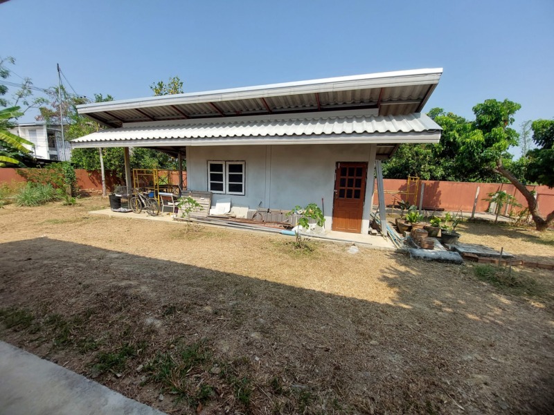 บ้านสารภีที่ดิน 250 ตรว 3.3ล้าน  ผ่อนตรงเจ้าของ เงินดาวน์ 25% ผ่อนชำระ 10 ปี ดอกเบี้ย 7% – – บ้าน3นอน, 2น้ำ,1หองครัว -ติดลำน้ำปิงเล็ก -ใกล้เมือง 15 km -มีห้องเก็บของ -โรงจอดรถได้ 3-4 คัน สนใจติดต่อ  คุณ บุ๋ม โทร 090-3179683