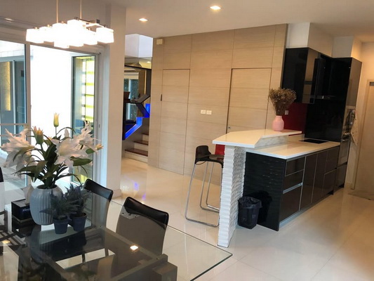 [ให้เช่า] FOR RENT NIRVANA SATHORN / 4 bedrooms 3 bathrooms / 73 Sqw. 250 Sqm. **60,000** JUST 15 MIN FROM BTS WUTTAKAT