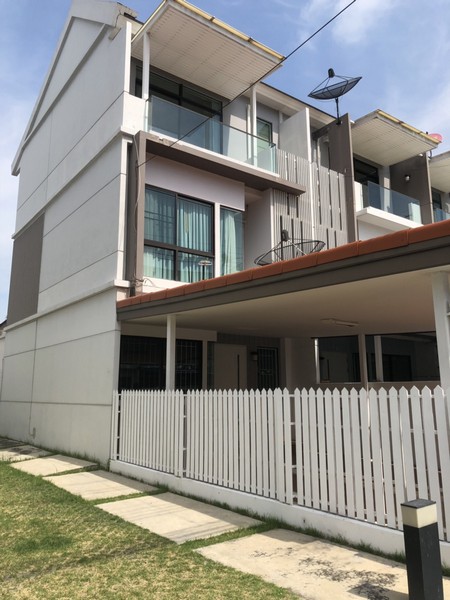ให้เช่าทาวน์โฮม 3 ชั้น 3 ห้องนอน โครงการเดอะเทอเรส รามอินทรา 65 บ้านกำลังรีโนเวทใหม่