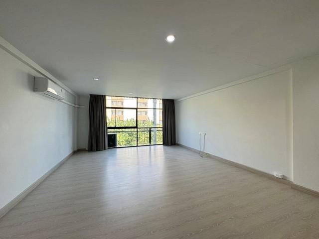 ขายและให้เช่า โฮมออฟฟิศ 3ชั้น โครงการ Deco สุขุมวิท70-5 เนื้อที่ 21 ตารางวา พื้นที่ใช้สอย 200 ตารางเมตร 2 ห้องนอน 3 ห้อง