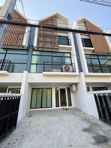 ขายและให้เช่า โฮมออฟฟิศ 3ชั้น โครงการ Deco สุขุมวิท70-5 เนื้อที่ 21 ตารางวา พื้นที่ใช้สอย 200 ตารางเมตร 2 ห้องนอน 3 ห้อง