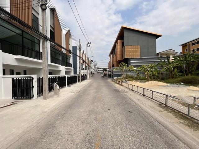 ขายและให้เช่า โฮมออฟฟิศ 3ชั้น โครงการ Deco สุขุมวิท70-5 เนื้อที่ 21 ตารางวา พื้นที่ใช้สอย 200 ตารางเมตร 2 ห้องนอน 3 ห้อง