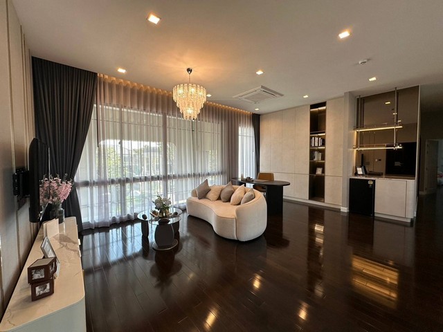 For Rent Grand Bangkok Boulevard Krungthepkreetha 604 sq.m. 127 sq.wa 5 Beds 6 Baths 2 Maids 5 Parkings Near Suvarnabhum