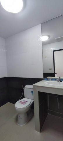 ให้เช่าทาวน์โฮม 2 ชั้น ลาดพร้าว 110 ปรับปรุงใหม่ ใกล้บิ๊กซี ลาดพร้าว บ้านเปล่าไม่มีแอร์ เลี้ยงสัตว์ได้